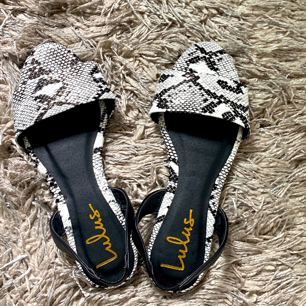 Never worn lulus strap sandals